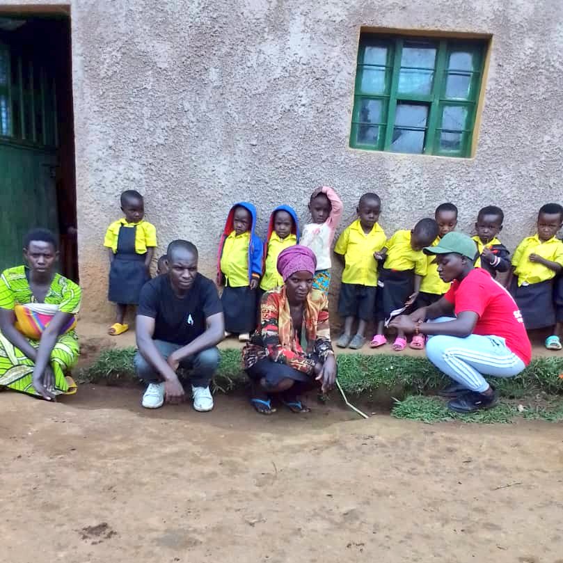 GicumbiN's tweet photo. Nyuma yo Gukora umuganda wo kubaka umurima w'imboga Urubyiruko rwa @GicumbiDistrict #Mukarangesector Nabo basuye urugo Mbonezamikurire
Mukagali ka #Mutarama Umudugudu wa #Murara
Aho batanze ikiganiro Kuri
Service mbonezamikurire y'abana bato,Isuku no gutegura indyo yuzuye. https://t.co/nYVnNXMbw5