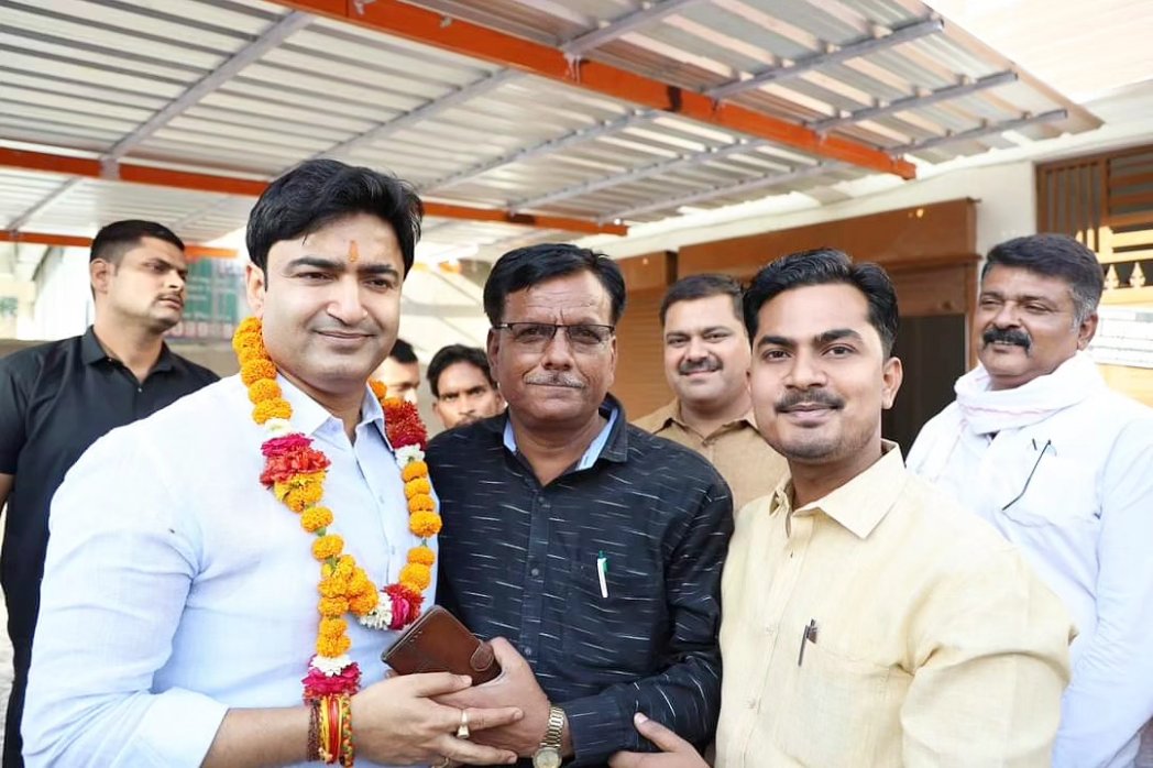 JANTA4jitendra's tweet photo. बिठूर विधानसभा अंतर्गत ग्राम घुरूवाखेड़ा में धार्मिक कार्यक्रम में बड़े भईया श्री Abhijeet Singh Sanga जी के साथ उपस्थिति दर्ज कराई..

BJP Uttar Pradesh 
Abhijeet Singh Sanga 
Jitendra savita - जितेंद्र सविता https://t.co/EABS2zrOC8