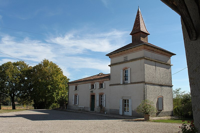 MonumentumFr's tweet photo. Ferme de Labombardière à #Caussade (#TarnEtGaronne) Façades et toitures de la grange (cad. B 568) : inscription par arrêté du 13 janvier 1992.
Suite 👉 https://t.co/BxZPF9heI6
#Patrimoine #MonumentHistorique https://t.co/sJeoMffbRF