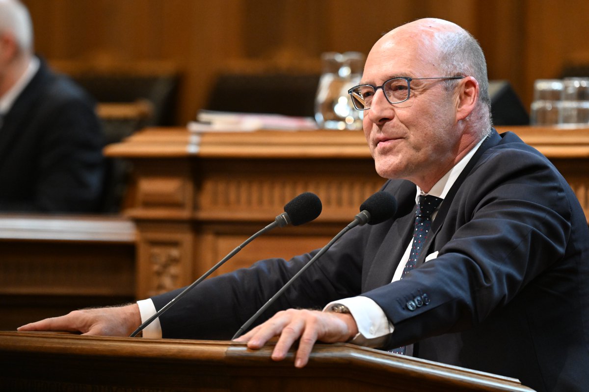 ...und Wahlen von Mitgliedern des Verfassungsgerichts... (2/3)