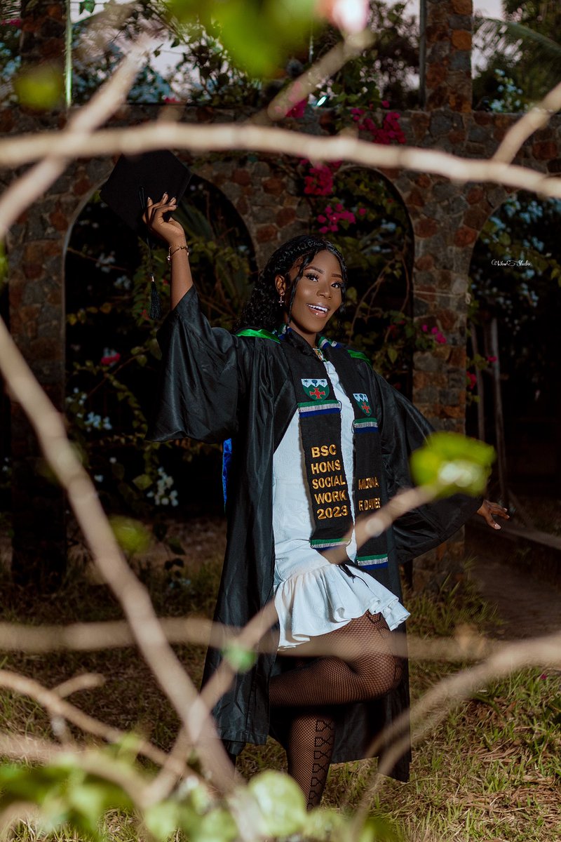 faith_722's tweet image. It was God!!  It will always be God!!🙏🏾😊
Bagged my first of many degrees. 
Psalms 37:5
#SocialWork
#Classof2023
#TheEyeBagsWereWorthIt