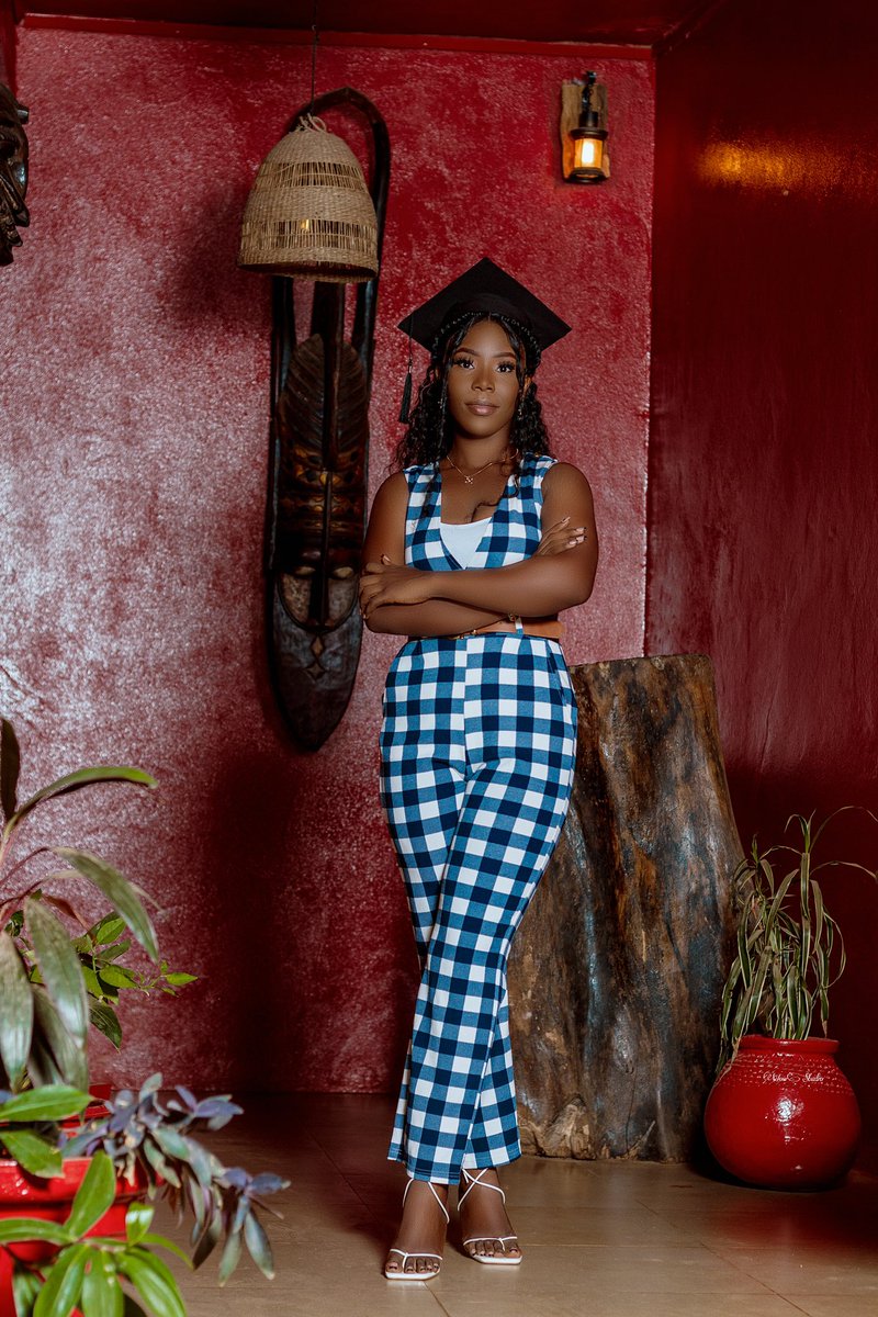 faith_722's tweet image. It was God!!  It will always be God!!🙏🏾😊
Bagged my first of many degrees. 
Psalms 37:5
#SocialWork
#Classof2023
#TheEyeBagsWereWorthIt