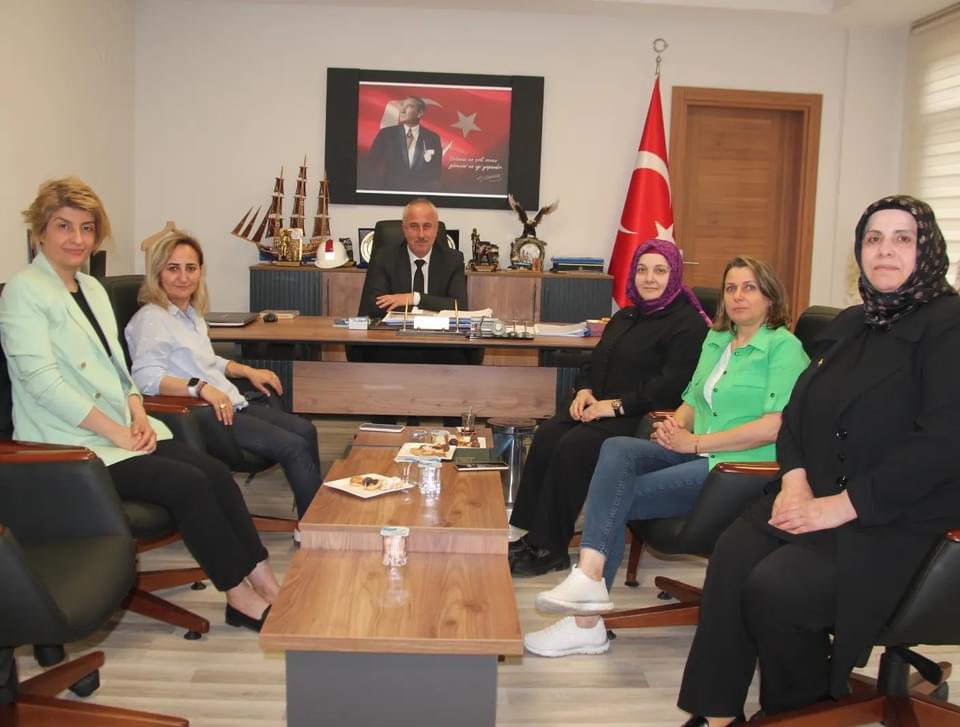 TulaySayili's tweet photo. Üç dönemdir İl Genel Meclis başkanlığını başarıyla sürdüren, Sn.Necdet Karaveli  Başkanımıza hayırlı olsun ziyaretinde bulunduk.
Çalışmalarında başarılar ve kolaylıklar diliyoruz.
Şehrimize ve hemşehrilerimize hayırlı olsun.
@aysekesir 
@AKKADINGM 
@ak_kadin_67 https://t.co/Kc0N4sQmhQ