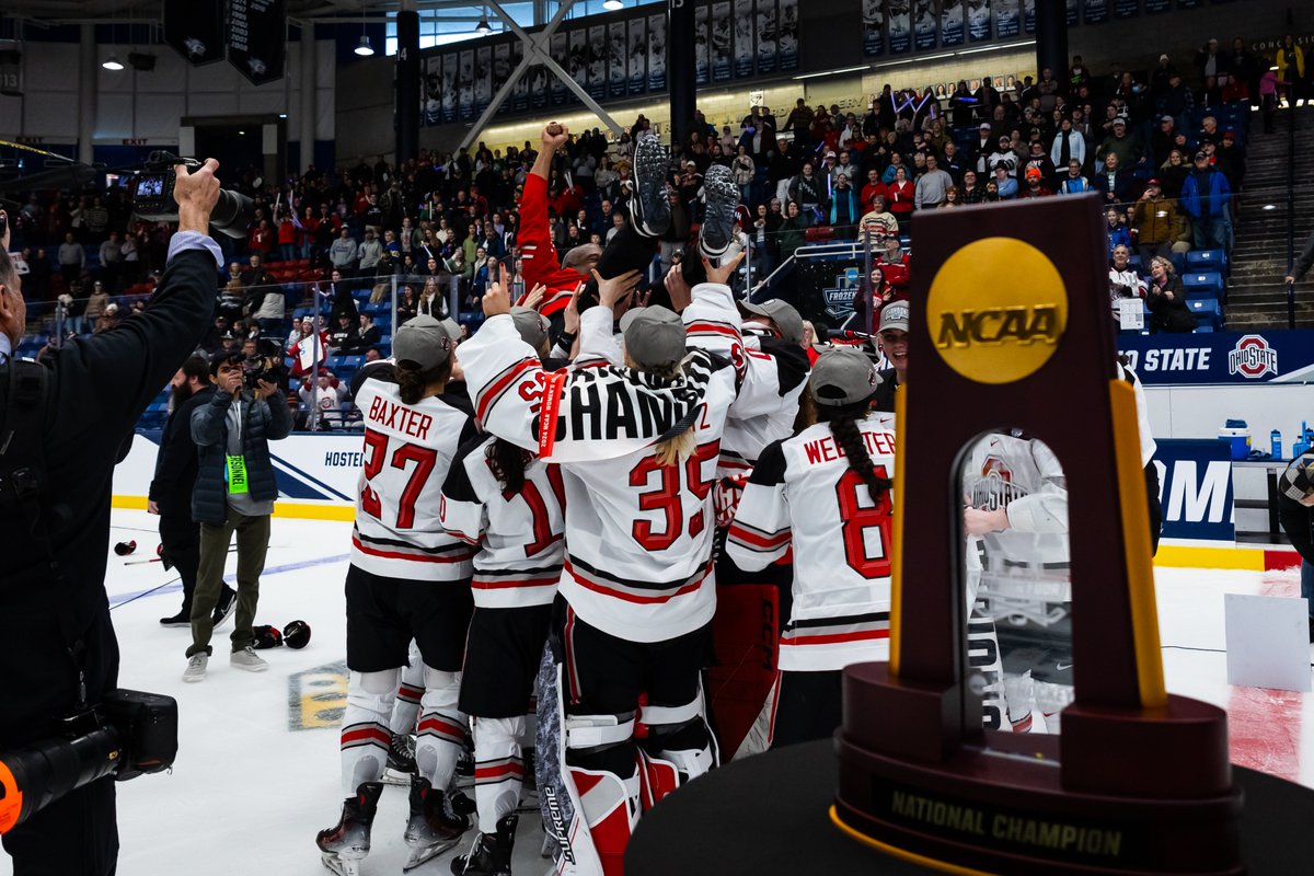 Have it on repeat. 🔁

#NCAAHockey x 📸 @OhioStateWHKY