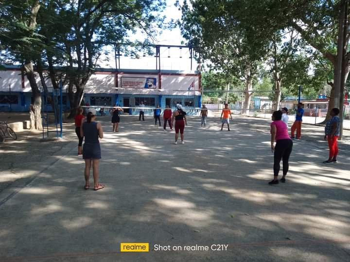 DaylenisBe12288's tweet photo. El #SindicatoDeLaCultura en #Yara, realiza encuentro de voleibol entre sus secciones sindicales,  en coordinación con el INDER, actividad en saludo al 1ro de mayo Día Internacional de los trabajadores...
#CulturaYara 
#CTCYara
#SomosCultura https://t.co/Pw0q5NQ0g4