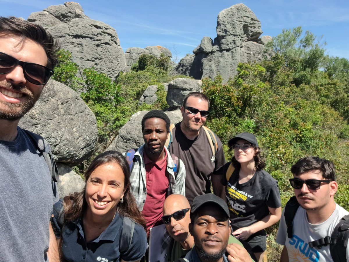 🏞️🔍 Researchers Ana Gomes and Carlos Simões conducted a field trip today with the Archaeology Master's students (geoarchaeology and geomorphology units) to study karstic and river landscapes of the region and the traces of human occupation over time.
