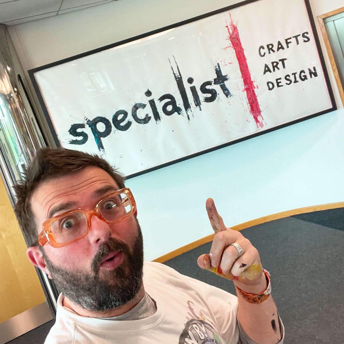 I recognise that #Paintwithcars @SpecCrafts logo on the wall of @DryadEducation HQ in Leicester… I’ve now got white ink & paint to create with this weekend. Phew. Here’s a video of its creation in 11 YEARS ago! 🤯 youtu.be/hxHNtF3Ym30?fe… #SpecialistCrafts #dryadeducation