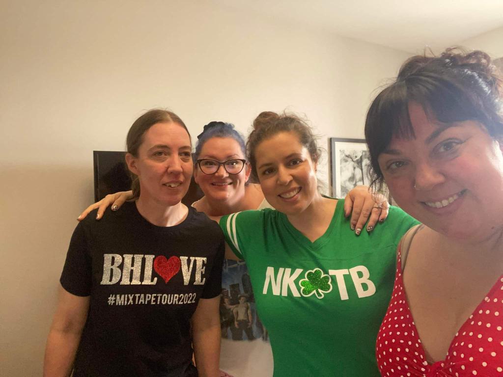 jordansukgirl17's tweet photo. @NKOTB Before my first m&g at anaheim 2022 #HappyNKOTBday #ALoveLikeThis https://t.co/zjWK3SPahH