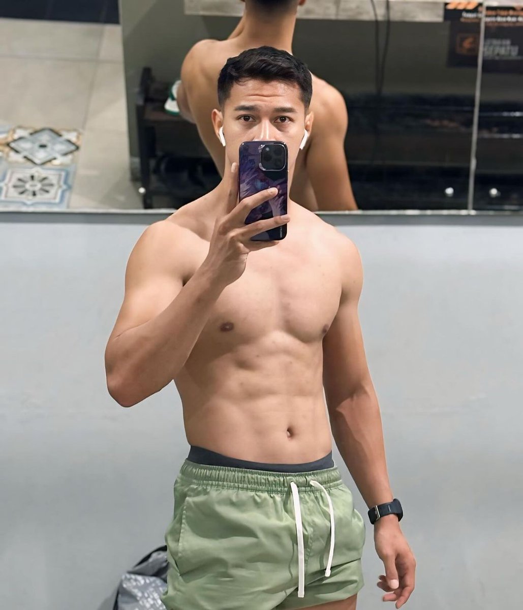 M. Sabillah shirtless mirror selfie. #sportwatch