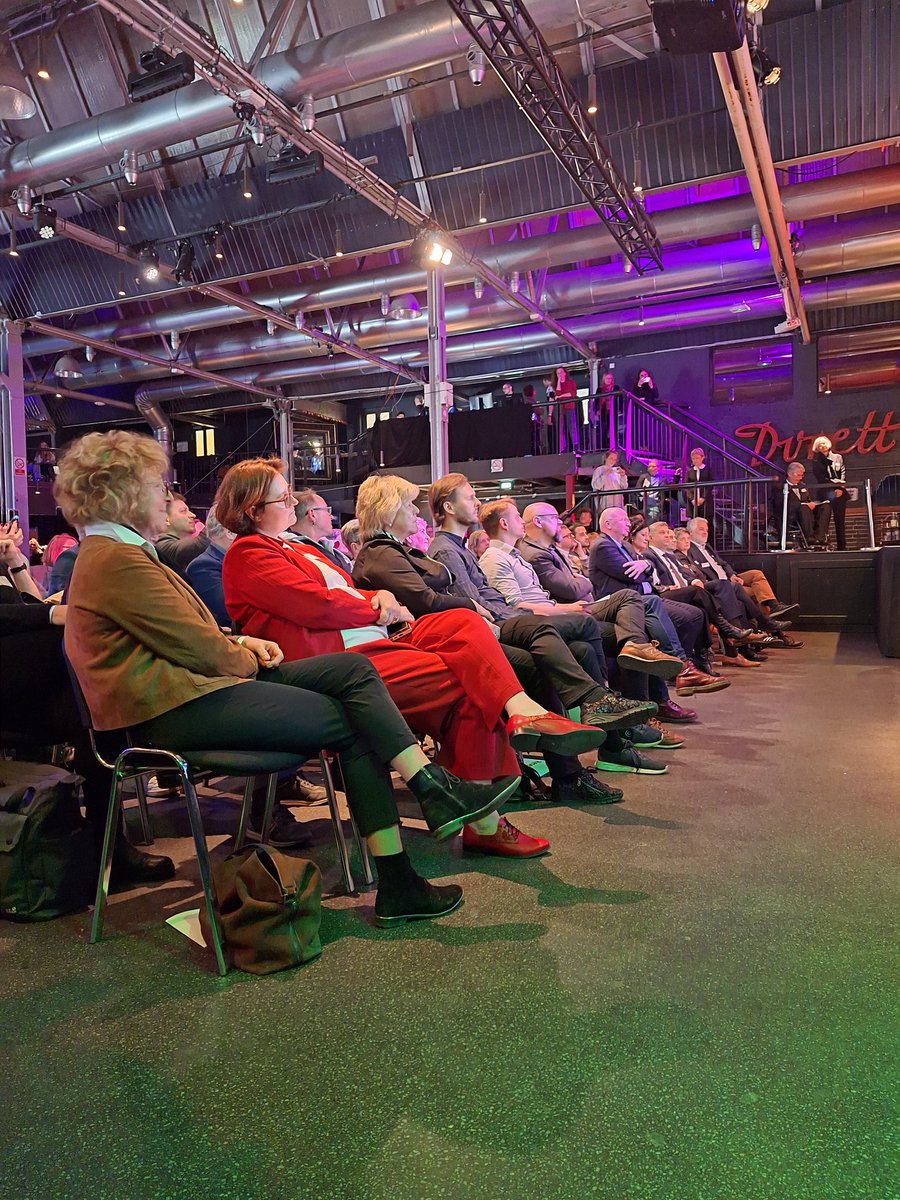 "Der Einsatz des Paritätischen und seiner Mitglieder für soziale Gerechtigkeit verdient Dank und Anerkennung. Dazu gehört selbstverständlich auch eine faire Bezahlung. Ich werde mich weiter dafür einsetzen, dass auch die freien Träger die #Hauptstadtzulage erhalten!" <a href="/CanselK/">Cansel Kiziltepe</a>