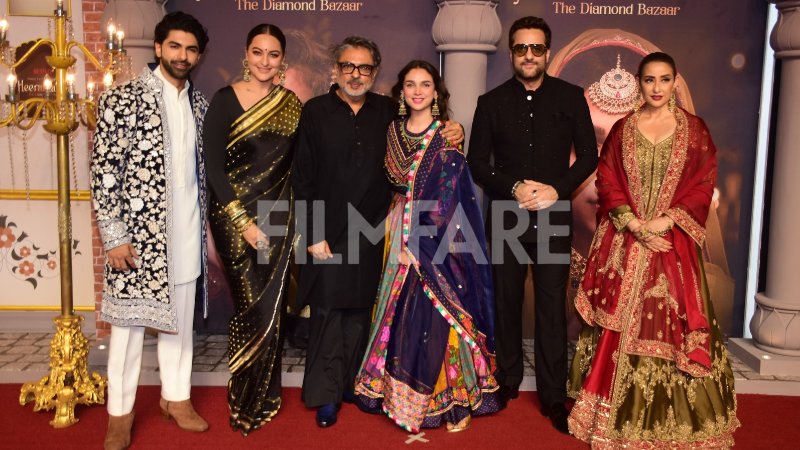 #SanjayLeelaBhansali, #SonakshiSinha, #ManishaKoirala, #AditiRaoHydari, #FardeenKhan and #TahaShah get clicked at the premiere of #Heeramandi.❤️✨