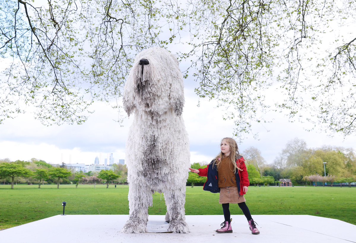 🐕 Every dog has its day – and this one was Mop’s 🐕. To launch Bosch's new 2-in-1 vacuum, we joined TV presenter Helen Skelton in Battersea park with our 3m high mega-mutt, made up of over 300 old mop-heads and a realistic 'wet dog shake'.