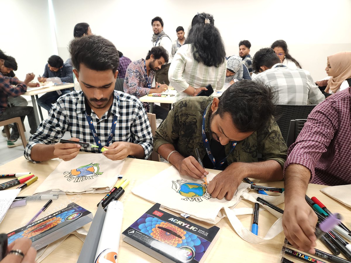 firstsource's tweet image. On this World Earth Day, we embarked on a creative journey at our Hyderabad office to raise awareness about the harmful impact of plastic and to promote sustainable alternatives. 🎨
#CSRatFirstsource #LifeAtFirstsource #EmployeeVolunteering