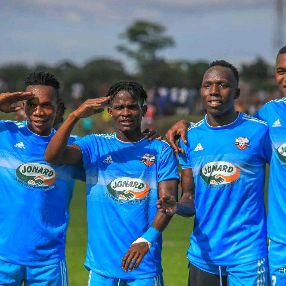 bbkigalifm's tweet photo. 🇺🇬#UgandaPL|#Matchday 25

FT Express 1-2 Kitara FC 
 ⚽️Isaac Waigona [P] 18'|Denis Omedi 11',Kabon Living 90+8'

🆙Next|18:00'

NEC FC x Bul FC
🏟Omondi-Lugogo

📊Standings

1.Kitara FC 47pts +19
2.Vipers FC 46pts +21(-1 match) 
2.Bul FC 46pts +15(-1 match) 

#MuriSiporonIgitego https://t.co/nhNQb9gU6e