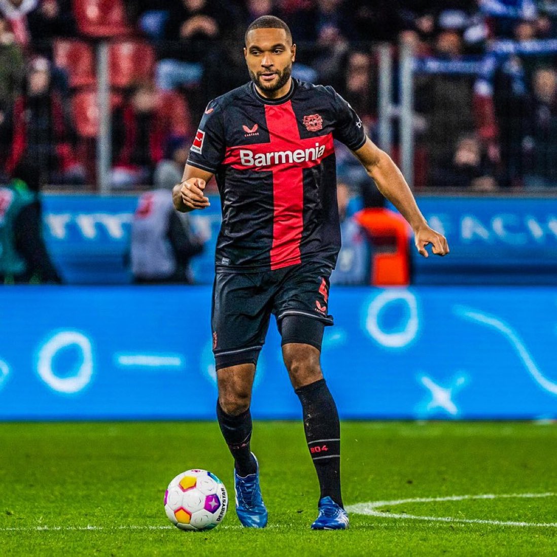 🚨🇩🇪 𝐁𝐑𝐄𝐀𝐊𝐈𝐍𝐆 | Bayern Munich are pushing to sign Jonathan Tah (28) from Leverkusen! The defender is open to make the next step in summer. Talks with player management have taken place, reports @Plettigoal.