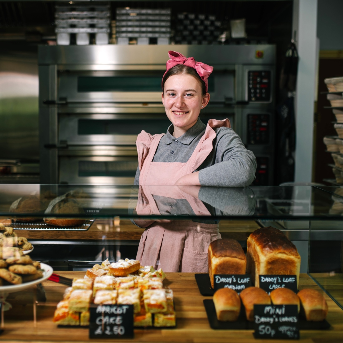 Discover Rosa’s Bakery: where every bite tells a Romanian tale 🥨 Open from 10am - 4pm, Tuesday to Friday, indulge in Organic Artisan bakery treats infused with Romanian flavours. Find out more: bit.ly/4aPSmjX #UKSPF #DramaticHeartofWales #NeathPortTalbot #FoodWales