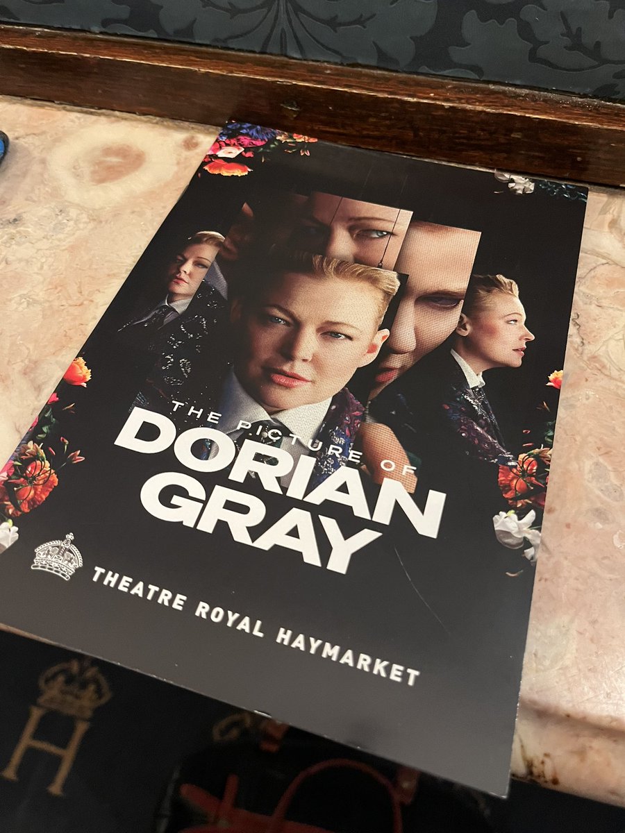 Just left the utterly astonishing production of The Picture of Dorian Gray starring the superb and mesmerising #SarahSnook, who plays every part. Extraordinary performance - riveting - borne on the back of an amazing technical ensemble. One of the most amazing things I’ve seen.