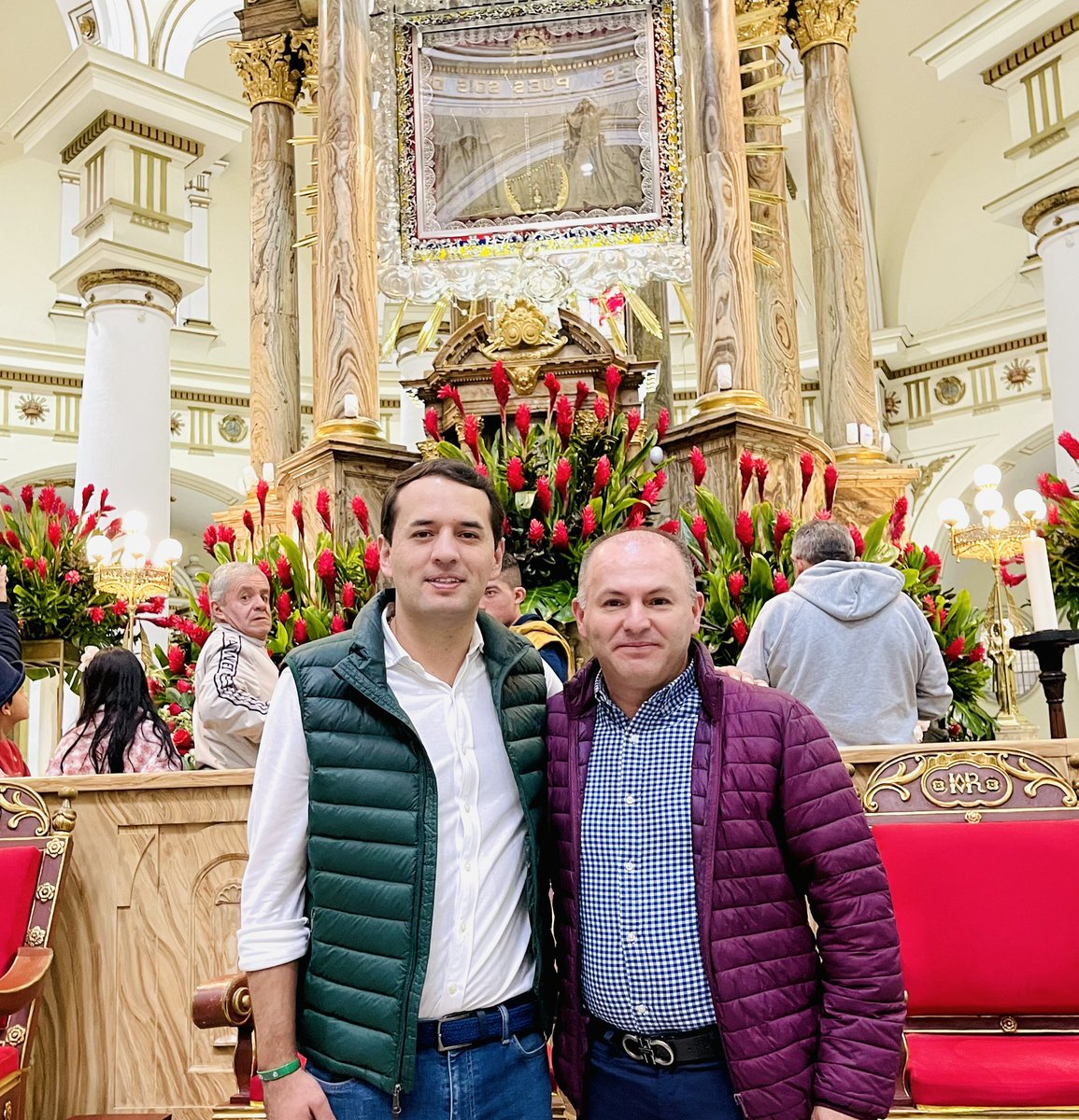 ingwilmerc's tweet photo. Mientras algunos piensan en elecciones anticipadas en Chiquinquirá, nosotros seguimos pensando en la ciudad. @JeffersonCaroC fue elegido por los ciudadanos, lo ha hecho muy bien y continuará en la administración hasta que la ley y Dios así lo dispongan. ¡Lo acompañaremos y haremos equipo hasta el último día! Chiquinquirá y los chiquinquireños cuentan con nosotros y nuestra gestión continua ante el Gobierno Nacional y Departamental por la ciudad, trabajando y sirviendo a nuestra gente, buscando soluciones a necesidades sentidas que tiene la ciudad Mariana de Colombia 🇨🇴

¡Más allá de pensar en procesos electorales, hoy invito a los #Chiquinquireños a la unidad para sacar adelante la ciudad! #UnidosPorChiquinquirá #TrabajoEnEquipo
#ChiquinquiráVamosPaLante ✊🏻💚