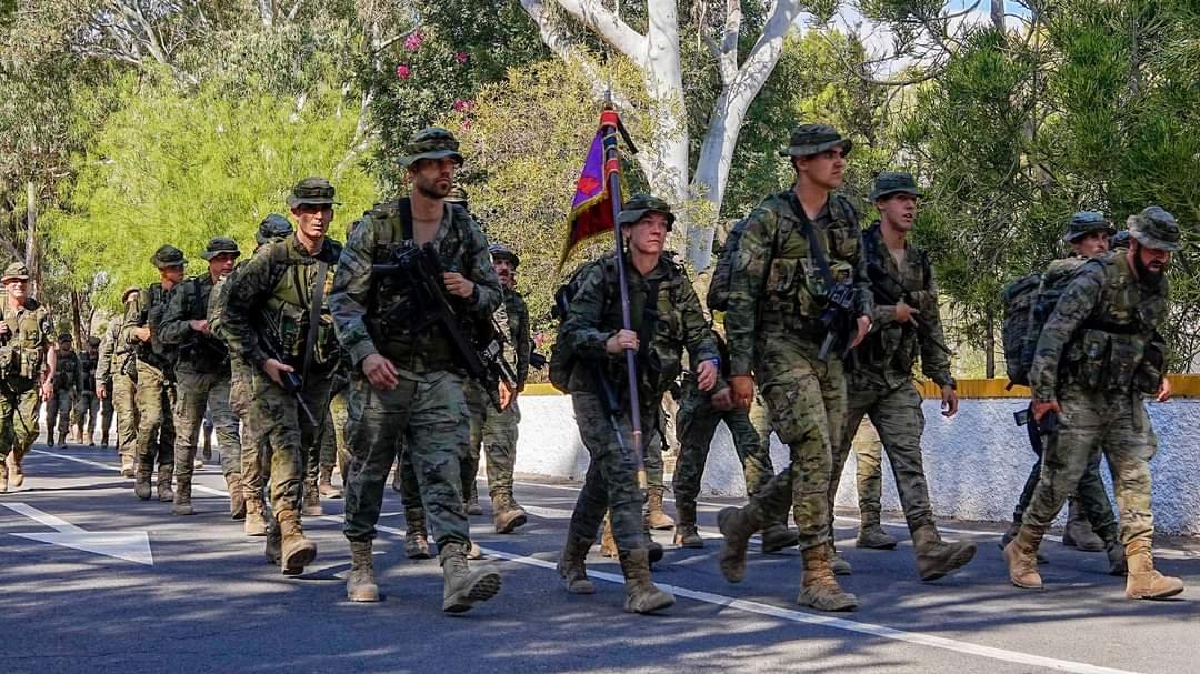 El Grupo de Artillería de la Brigada 'Rey Alfonso XIII' II de #LaLegión realiza la Prueba de Unidad para evaluar su preparación físico operativo @EjercitoTierra
