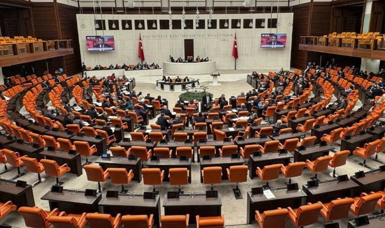 Mecliste belediyelerdeki borç gündeme geldi... CHP ve MHP arasında 'Manisa' tartışması yaşandı

📌CHP'li Akdoğan: '31 Mart’ta seçimi kaybetmiş, 1 Nisan’da apar topar 650 milyon lira ödeme yapmış, kaçıyor mu?'
cumhuriyet.com.tr/siyaset/tbmm-g…