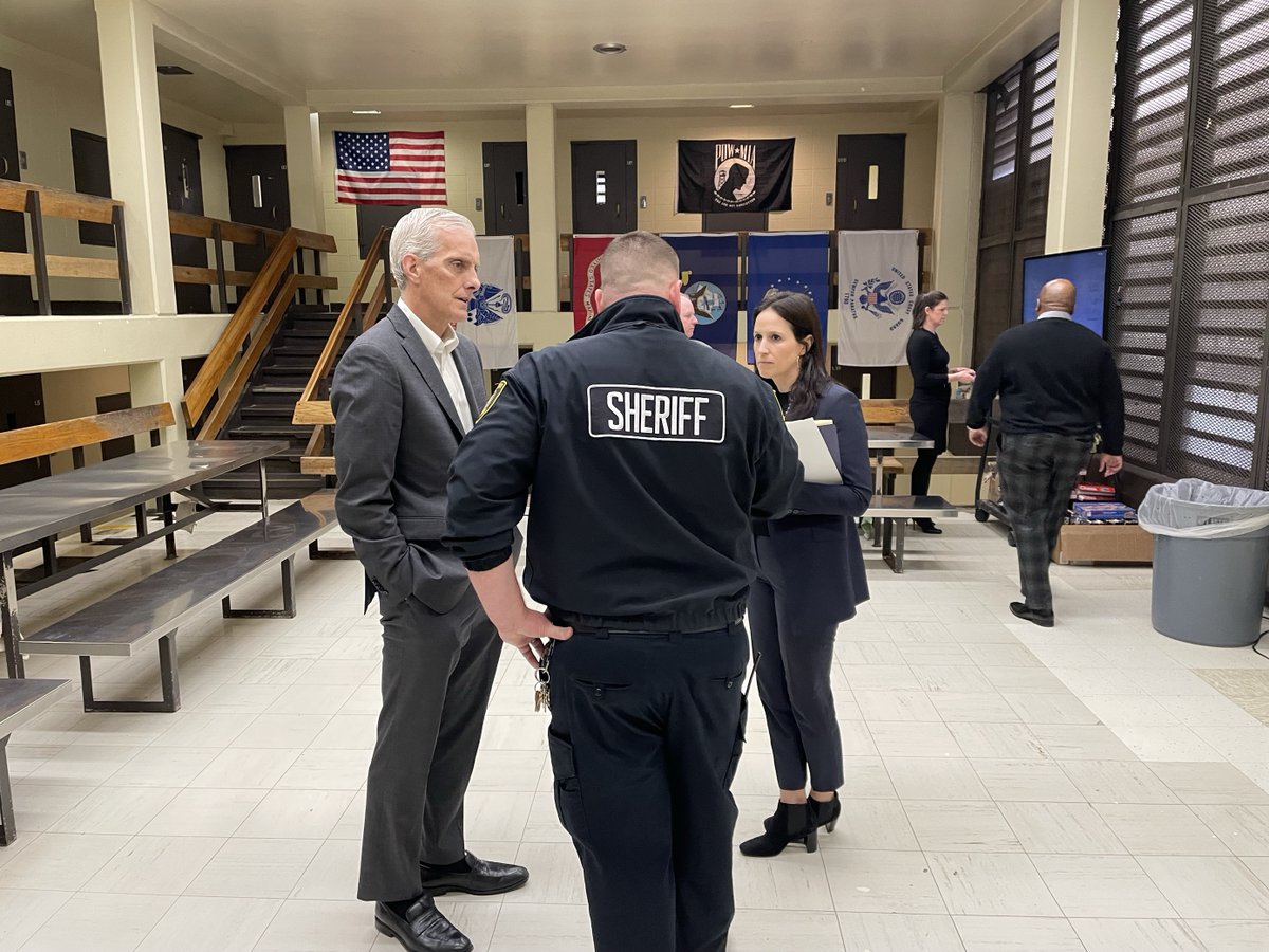 Today, we got a chance to visit Veterans at the Cook County Department of Corrections in Chicago. VA provides support to Vets involved in our justice system, helping them avoid homelessness and access VA services at the earliest possible moment: va.gov/homeless/vjo.a…