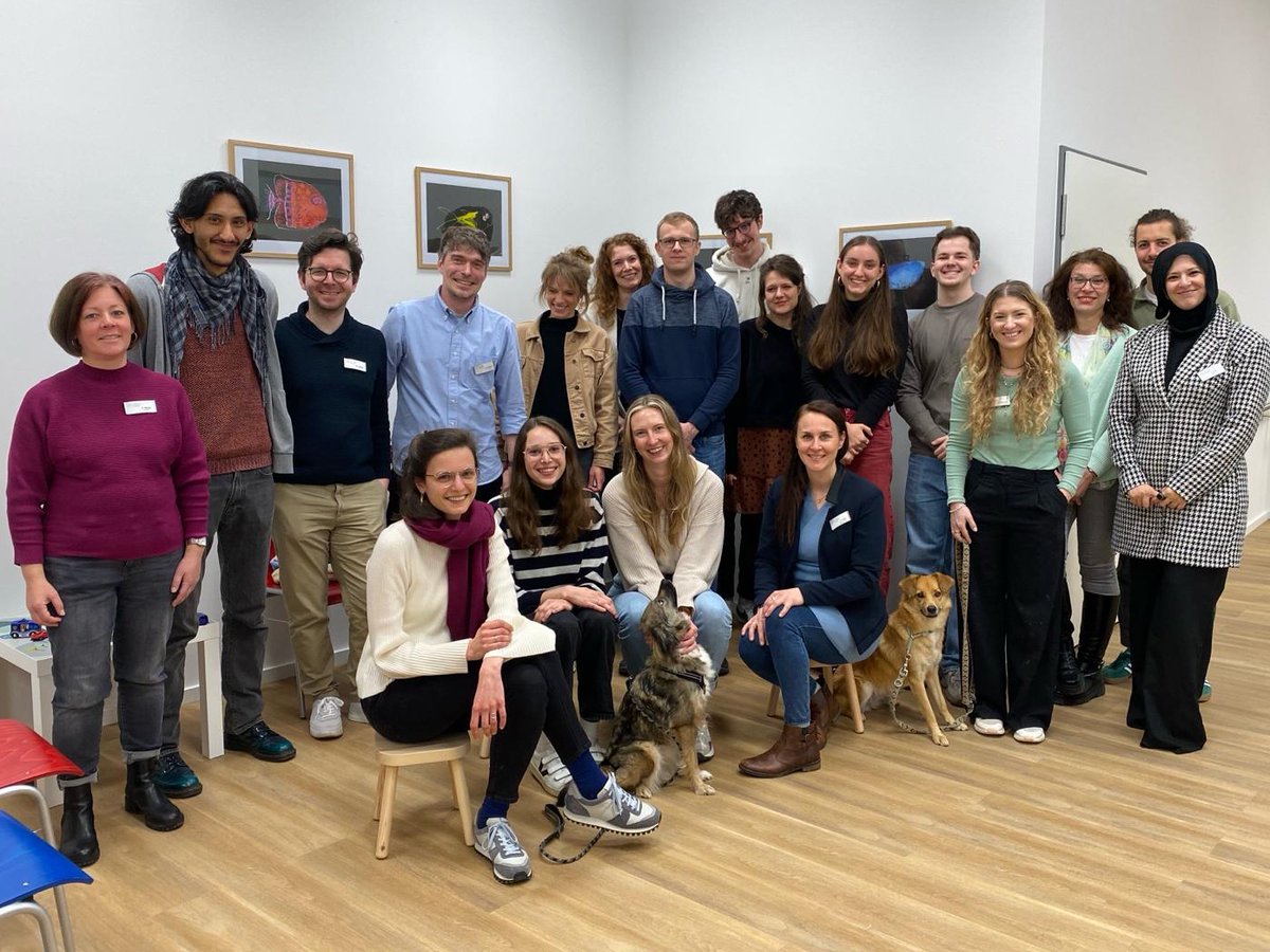 AleksaKaurin's tweet photo. New semester, new lab picture - so much is in the works, can't wait to share more soon! And Wanda finally has a colleague, too🐶🐶 @Uni_Wuppertal 
P.S.: Here's our new work on weekly links among irritability and suicidal thoughts and behaviors in youth: https://t.co/UHATieYhzr https://t.co/93u1IoXx4f