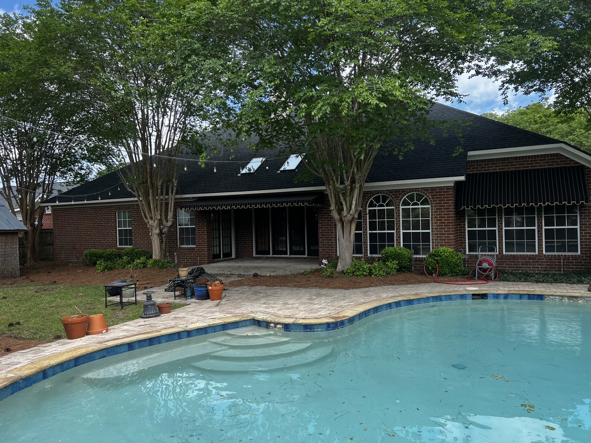 It's that time of the year for the pool!

Awnings allow your back patio to stay cool and out of the hot sun.

Life is better in the shade!

#awning #pool