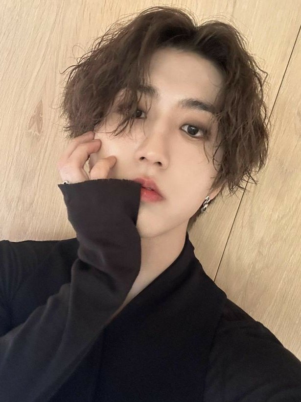 taeggukxie's tweet photo. long hair han you will always be iconic
#StaySelcaDay #ssday #StrayKids #skz #HanJisung https://t.co/kMvl4BIxOx