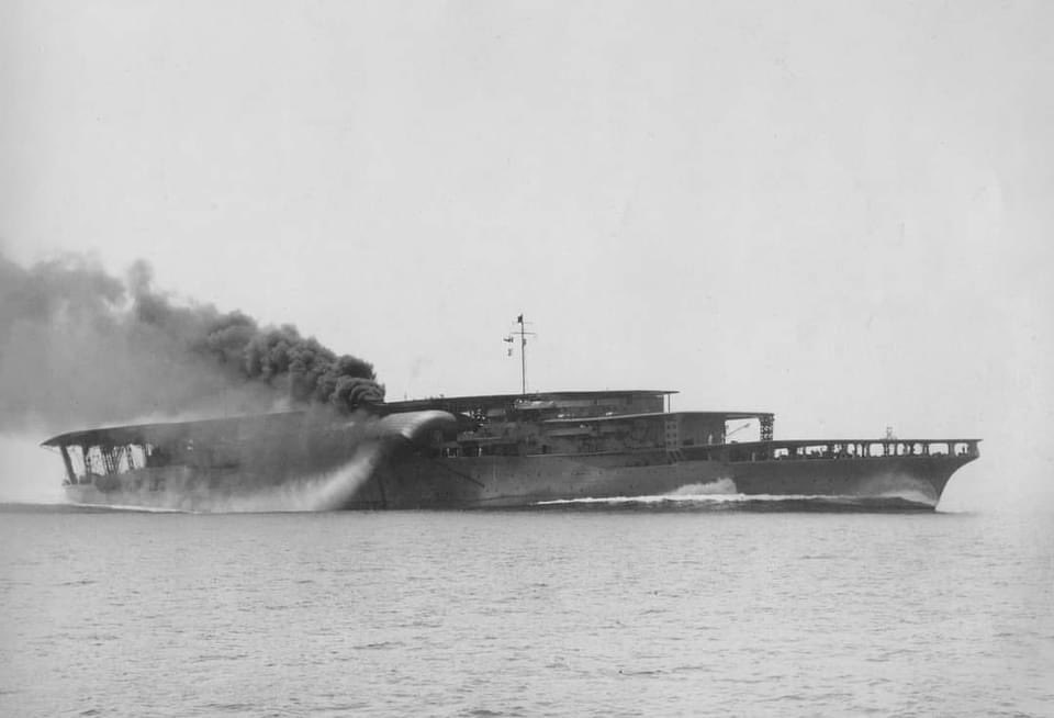 IJN  Akagi undergoing trials off Iyonada. Early in her career, she was fitted with three flight decks,the two lower decks were later plated over in a mid-1930s modernization.