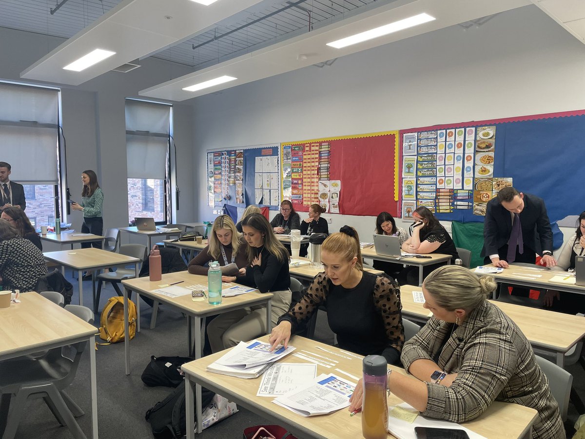 MLCumbernauldAc's tweet photo. Great turnout and progress made at our first Holiday Spanish CLPL session. Muy bien todos 😎🙌🇪🇸 https://t.co/RfGkSqntTy