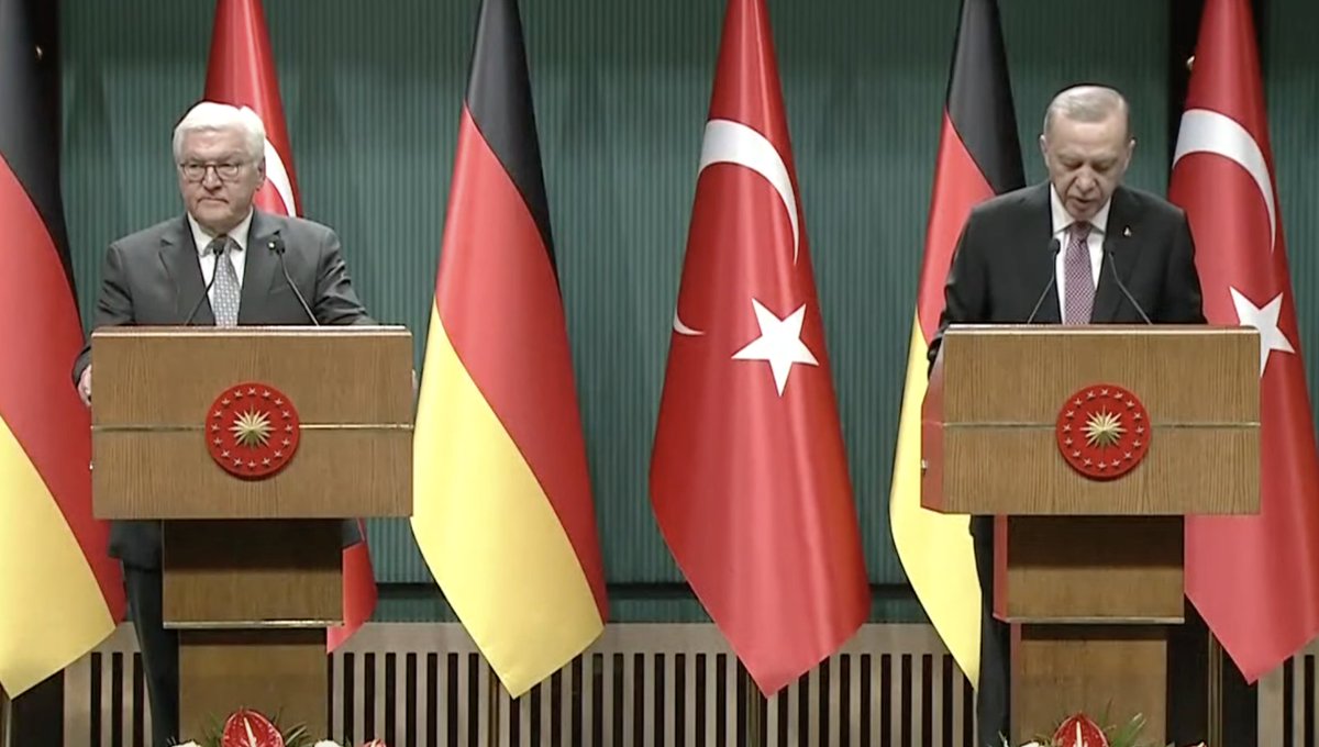 fpiatov's tweet image. Steinmeier nennt Erdogan auf der PK einen „werten Freund“ – vier Tage, nachdem Erdogan den Hamas-Chef brüderlich empfing.

Wie weit ist es gekommen, dass ein Antisemit, Holocaust-Verharmloser und Terror-Unterstützer dem deutschen Bundespräsidenten ein FREUND ist?