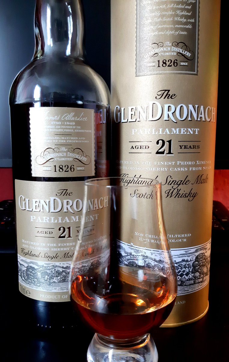 Natural colour, non chill fillered, aged 21 years, bottled 2019. @Glendronach.

Slàinte mhath 🥃😊🏴󠁧󠁢󠁳󠁣󠁴󠁿

#singlemalt #scotch #whisky