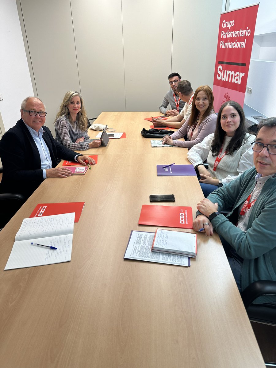 Reunión muy productiva con @CCOO del sector aéreo (Ryanair e Iberia). Sus reivindicaciones y experiencia nos ayudan a que nuestras propuestas tomen altura. El sector debe de ser exigente ante la discriminación en materia de salud laboral y género