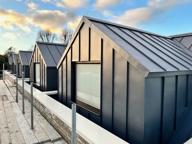 salmon_group's tweet image. 🌆 Little Park Gardens, Enfield  
.
.
▫️#GreencoatPLX Mountain Grey Roofing, Cladding &amp;amp; Rainwater Goods Including #Protan Single Ply Roofing
▫️PC: #TDABuilding 
▫️Architect: #CroeArchitects  
▫️Supplier: @metal_solutions 
.
.
#Roofing #Cladding
salmonsolutions.co.uk