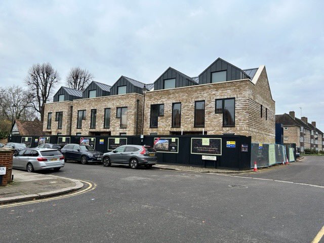 salmon_group's tweet image. 🌆 Little Park Gardens, Enfield  
.
.
▫️#GreencoatPLX Mountain Grey Roofing, Cladding &amp;amp; Rainwater Goods Including #Protan Single Ply Roofing
▫️PC: #TDABuilding 
▫️Architect: #CroeArchitects  
▫️Supplier: @metal_solutions 
.
.
#Roofing #Cladding
salmonsolutions.co.uk