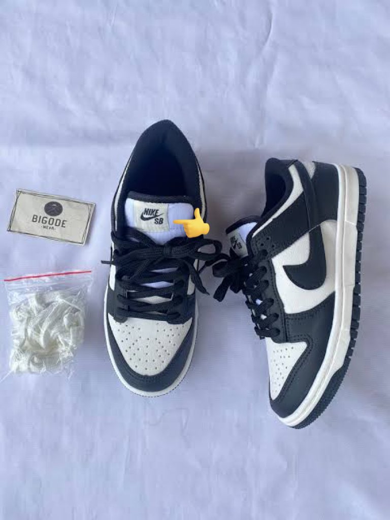 Para o pessoal que curte um dunk falso.

Aquele SB na etiqueta não existe! Esse modelo não é da linha SB.
Os SB verdadeiros tem a língua “gorda”

Vai no falso? Mas vai pelo menos em um modelo bem feito, que exista!