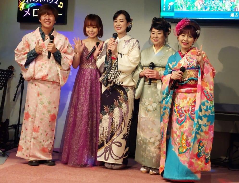 akane__tsubaki's tweet image. 4/20(土)は歌姫ライブへ出演させて頂きました❤️🎉岡田しのぶさんと塩乃華織さんとは数ヶ月ぶりにお会いできました💓優しくてお綺麗だし素晴らしいステージも勉強させて頂きました🙇🏻‍♀️😊❤️お世話になりました皆々様ありがとうございました🙇🏻‍♀️
#岡田しのぶ さん
#塩乃華織 さん
#高山レイヤ さん
#茜つばき