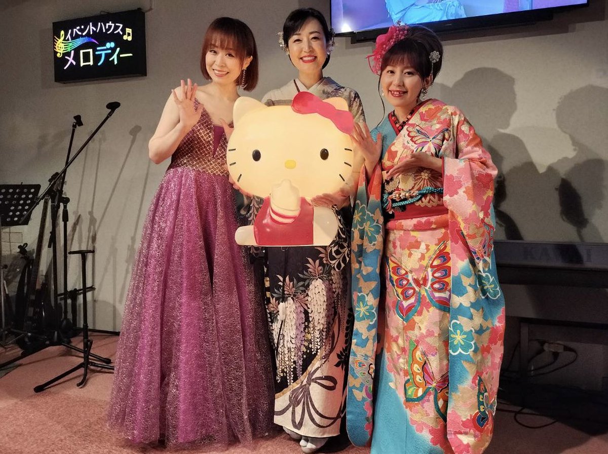 akane__tsubaki's tweet image. 4/20(土)は歌姫ライブへ出演させて頂きました❤️🎉岡田しのぶさんと塩乃華織さんとは数ヶ月ぶりにお会いできました💓優しくてお綺麗だし素晴らしいステージも勉強させて頂きました🙇🏻‍♀️😊❤️お世話になりました皆々様ありがとうございました🙇🏻‍♀️
#岡田しのぶ さん
#塩乃華織 さん
#高山レイヤ さん
#茜つばき