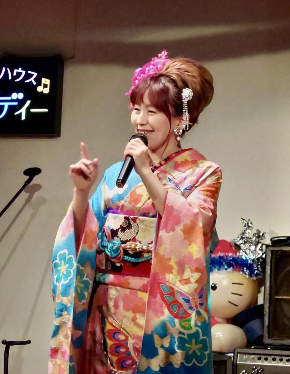 akane__tsubaki's tweet image. 4/20(土)は歌姫ライブへ出演させて頂きました❤️🎉岡田しのぶさんと塩乃華織さんとは数ヶ月ぶりにお会いできました💓優しくてお綺麗だし素晴らしいステージも勉強させて頂きました🙇🏻‍♀️😊❤️お世話になりました皆々様ありがとうございました🙇🏻‍♀️
#岡田しのぶ さん
#塩乃華織 さん
#高山レイヤ さん
#茜つばき