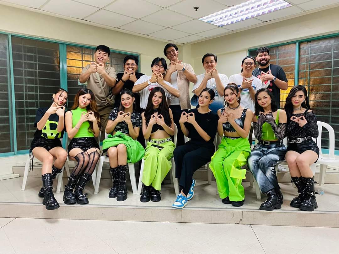 gary4real77's tweet photo. Types of Climate in the Philippines:

1. Pantropiko
2. Raining in Manila

📸 Lola Amour's FB

#BINI @BINI_ph 
#LolaAmour @lolaamourmusic https://t.co/YuvHUF4BpN