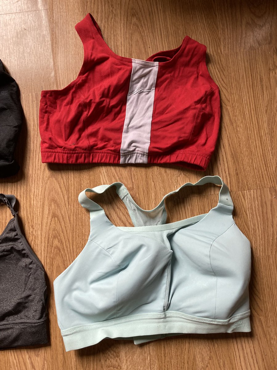 neoologisme's tweet photo. s’il y a des personnes trans qui ont besoin de brassières dans ma TL, je vends toutes les miennes vu que je viens de faire ma torso! 
je faisais du 95D/E, donc elle sont assez grandes
je les vend 5€ l’unité, et je peux faire des lots si besoin
très/bon etat

dm pour + d’infos https://t.co/cj3PMF0wdN