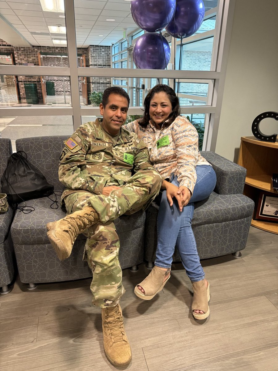 ljacob4ourkids's tweet photo. We L💜VE our Fort Sam Houston ISD Families.  Thank you for your service. 💜💚💛 @FSHISD 💜💚💛#FSHISDServes #PassFirstShootSecond #GameChangers https://t.co/lZc6ks1xgL