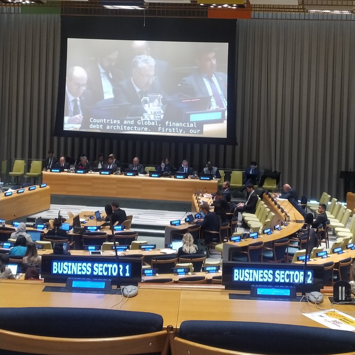 At #FfDForum we start the #debt panel (wait #Manel!!) with Pakistan stating how they did everything that they were supposed to do (fiscal consolidation, austerity, IMF program...) and still have a debt problem Pakistan states the need for a new debt resteucturings framework