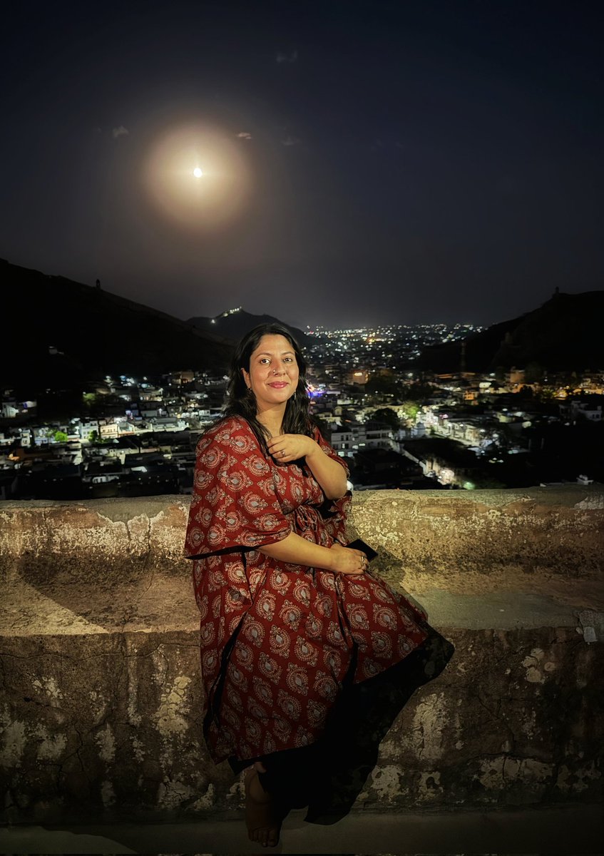 Ok, some moon spotting here, from somewhere in the Amber hills. Jaipur, April, 2024