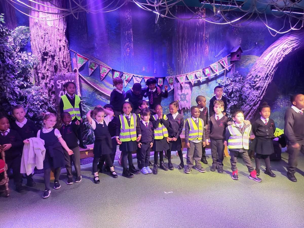 st-theresas.barnet.sch.uk/year-1-visit-t… Year 1 got to visit the Southbank to visit lots of amazing landmarks before spending the day at Shrek's Adventure! We were so thrilled to meet all the amazing characters! #lovelearning #shrek #london #sttheresas