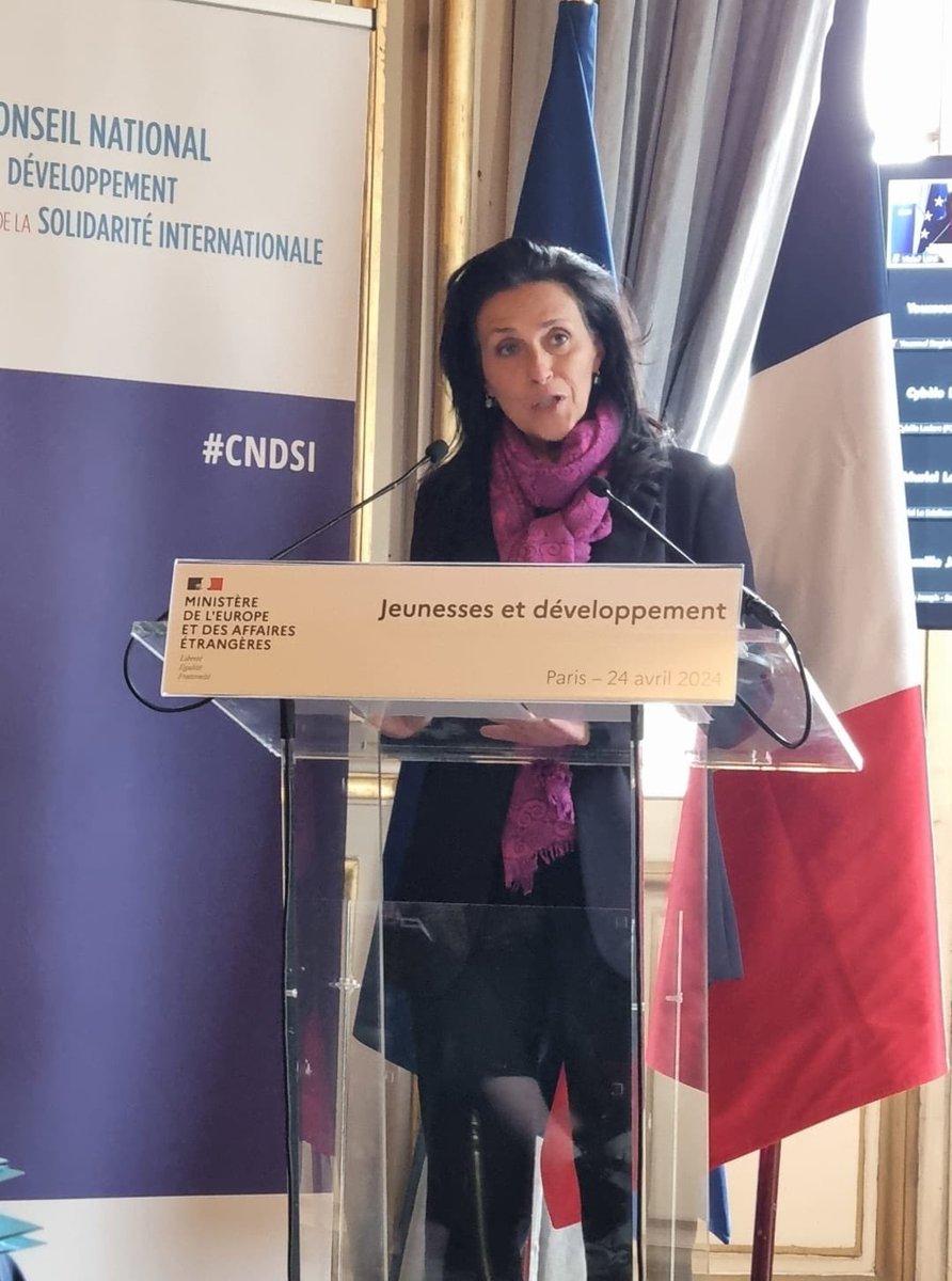 FVolontaires's tweet photo. Restitution du GT « Jeunesses » du #CNDSI @CZacharopoulou souligne l’importance d’intégrer de manière transversale les jeunesses dans les stratégies et politiques publiques #APD et #ECSI. Elle reconnaît le rôle du #volontariat pour renforcer les solidarités et atteindre #ODD https://t.co/Zn3i0DkEzx