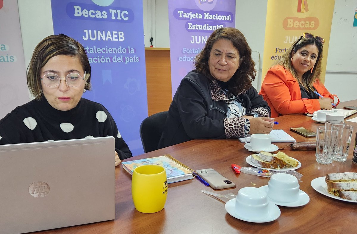 Junaeb_IVRegion's tweet photo. 📣 AHORA: Realizamos reunión de coordinación con encargadas comunales del Programa de Residencia Familiar Estudiantil #PRFE. Instancia de análisis y entrega de lineamientos en post del mejoramiento continuo del programa a nivel regional ✔️✔️ https://t.co/85so4yLM7i