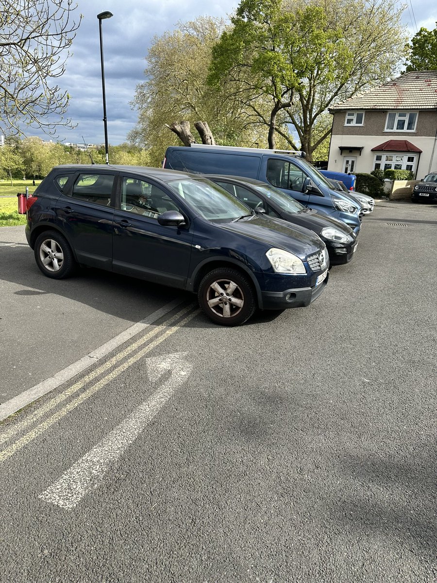 @londoncouncils parking on pavement is banned. @LewishamCouncil nah, we’re good. @CatfordParking @LouiseKrupski
