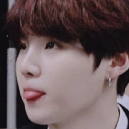 lesseryoongi's tweet photo. hi blep https://t.co/ZOL1NKcyD0