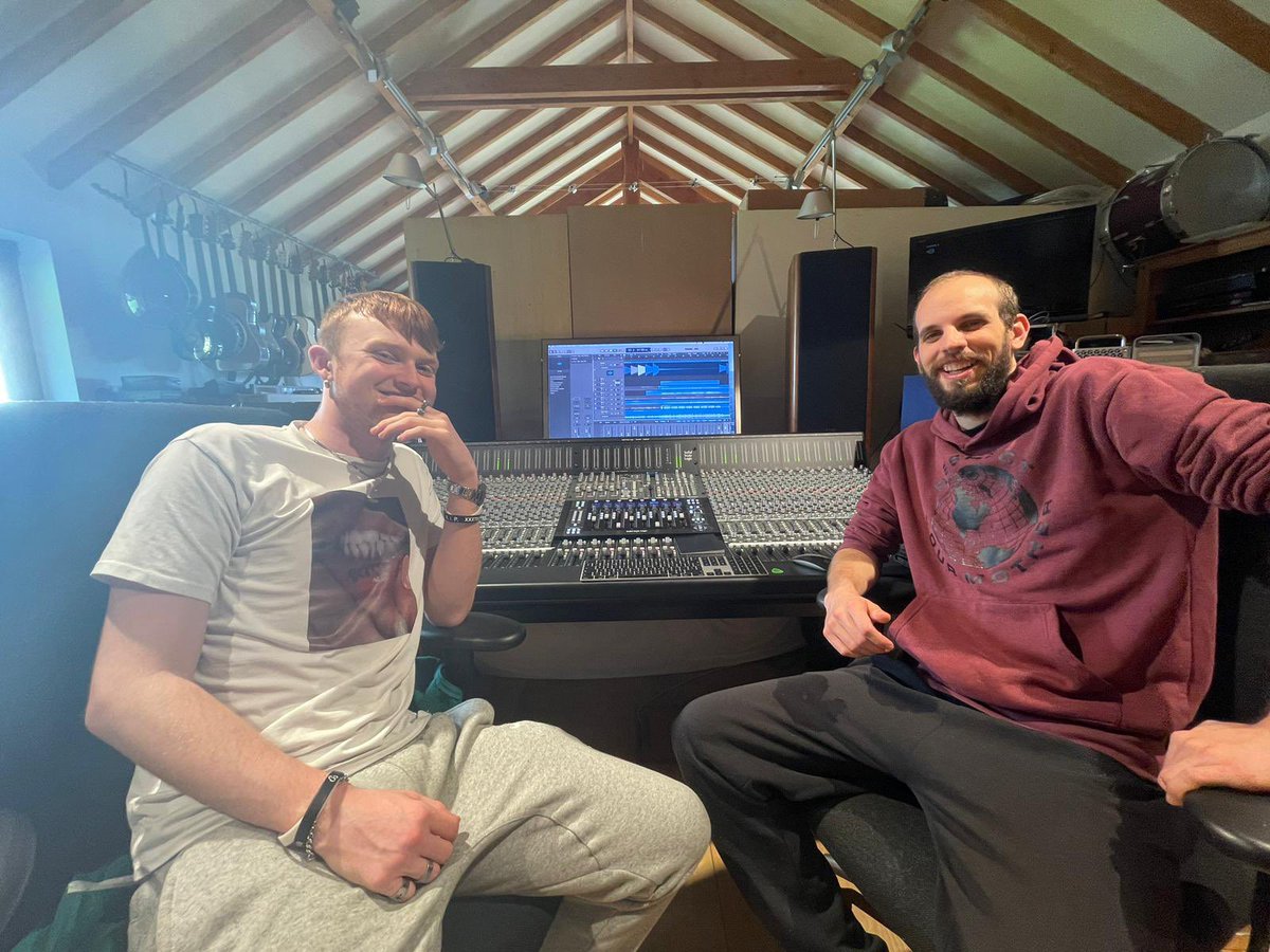 Soundtracks & Sound Design students enjoyed their day at Lettercollum Recording, West Cork - Rian Murphy produced a beautiful RnB ballad & Dario Vekic a full on turbo-folk jungle track in Croatian! 👏👏 @CorkETB @DenisLeamy @ThisisFet @QQI_connect @Instgc @elmarie96 @DSC_Erasmus